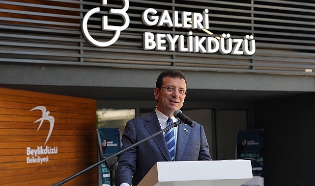 Ekrem İmamoğlu, “Galeri Beylikdüzü Görsel Sanatlar Yarışması” ödül törenine katıldı