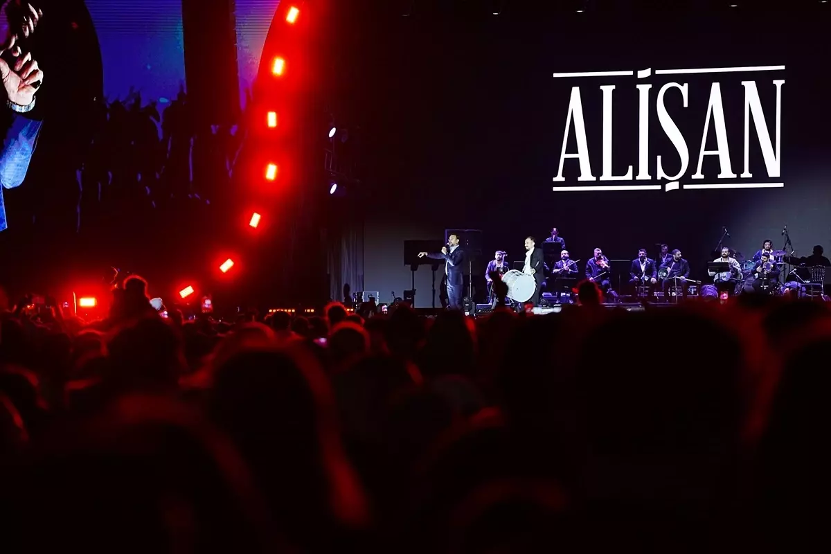 Diyarbakır Kültür Yolu Festivali’nde Alişan Konser Verdi