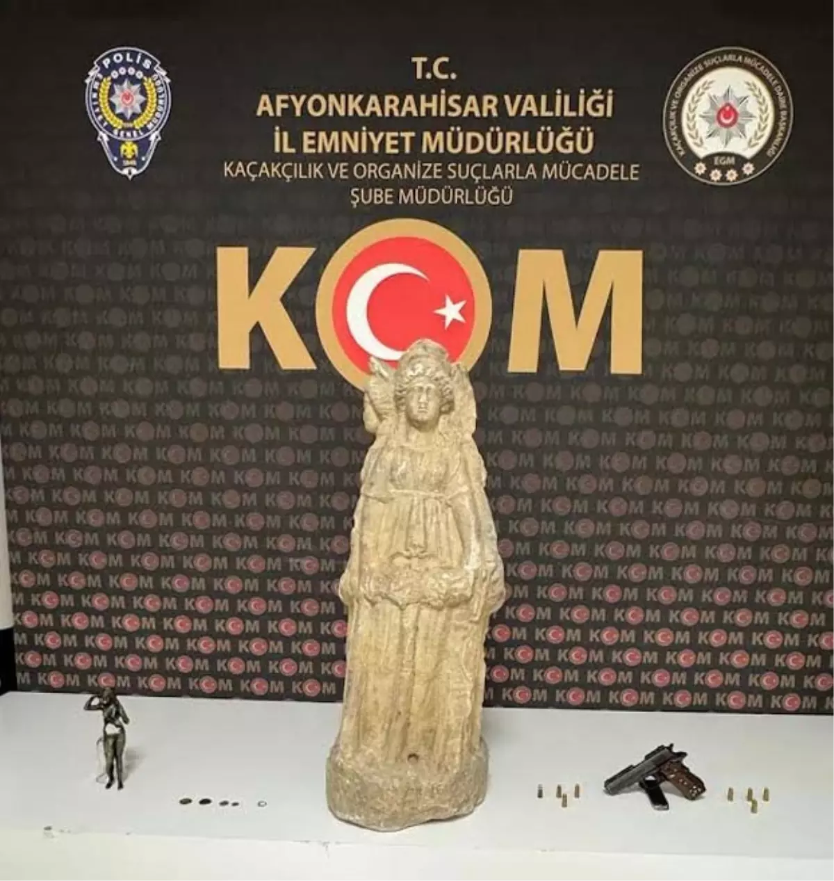 Afyonkarahisar’da Roma Dönemi’ne Ait Hekate Heykeli ve Doldurulmuş Makaron Ele Geçirildi