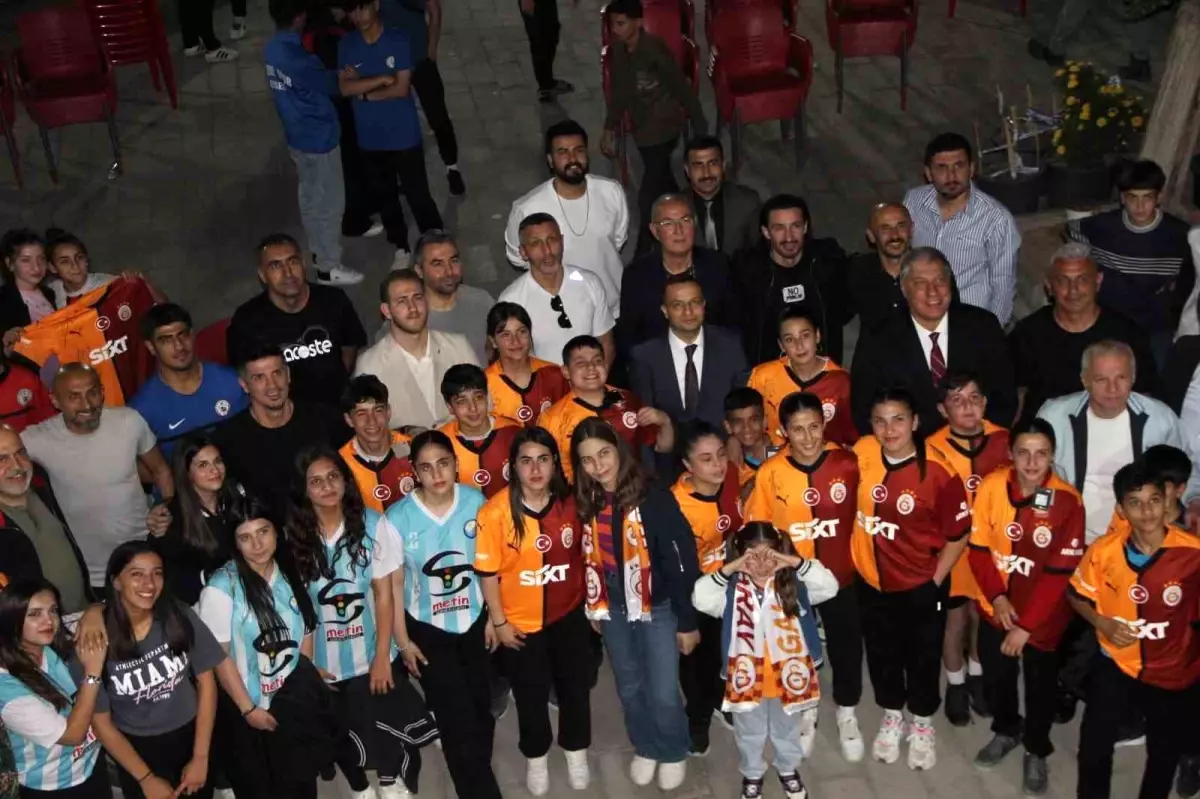 Galatasaray Efsaneleri Cizre’de Gençlerle Buluştu